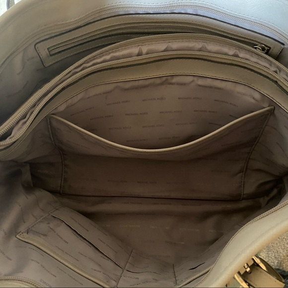 Michael Kors Jet Set Travel MD TZ Multi-Function Tote - Picture 9 of 14